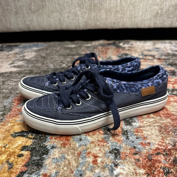 Blowfish Pascal Animal Print Canvas Rubber Sole Lace Up Pascal Sneakers - Picture 2 of 9